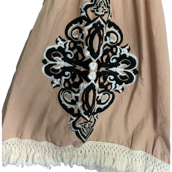 🤍🤎Like New Velzera Embroidered Off Shoulder Top🤎🤍 - Picture 3 of 4